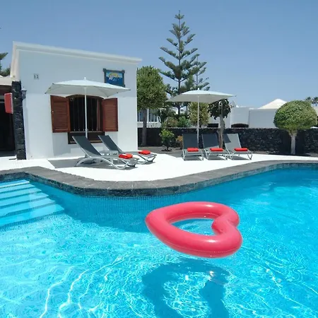 In Puerto Del Carmen Sleeps 5 Includes Swimming Pool Vila Puerto del Carmen (Lanzarote)