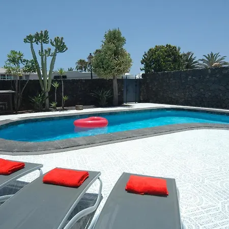 Willa In Puerto Del Carmen Sleeps 5 Includes Swimming Pool *