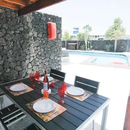 In Puerto Del Carmen Sleeps 5 Includes Swimming Pool * Puerto del Carmen (Lanzarote)
